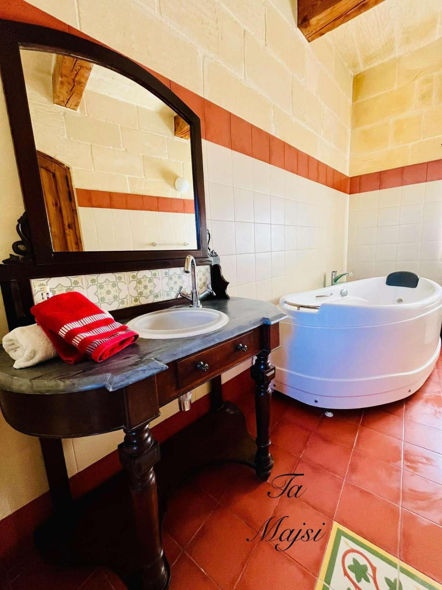 Ta Majsi Farmhouse With Indoor Heated Pool San Lawrenz Luaran gambar