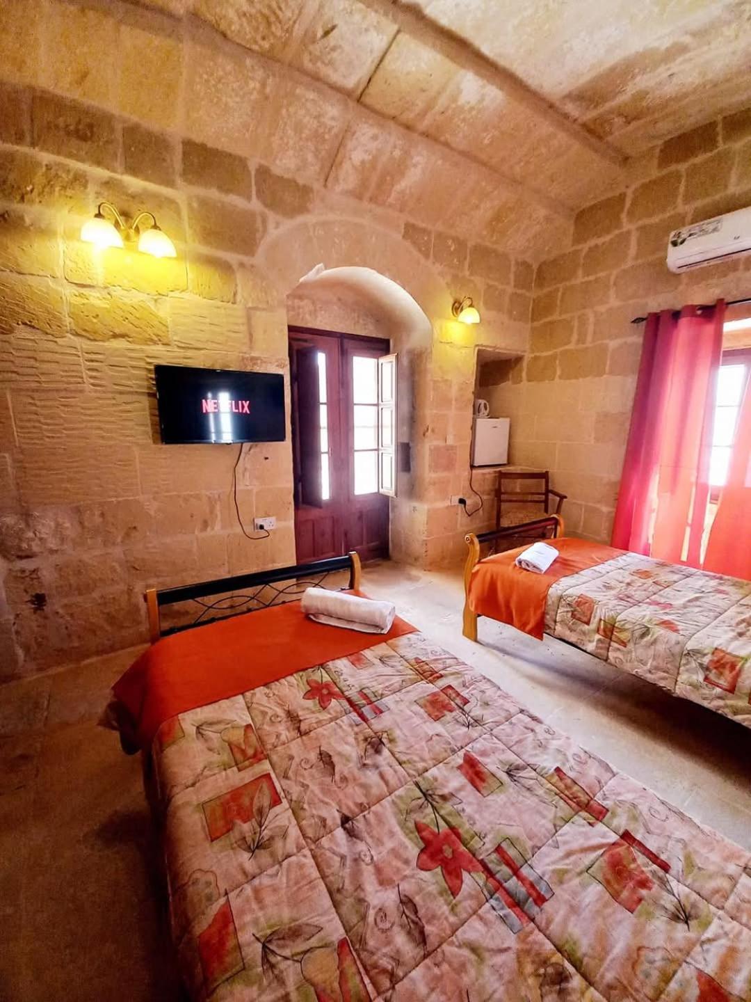 Ta Majsi Farmhouse With Indoor Heated Pool San Lawrenz Luaran gambar